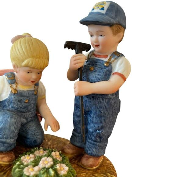 COUNTRY STORE, LIMITED EDITION, “ LITTLE FARMERS” porcelain figurine - Picture 5 of 9